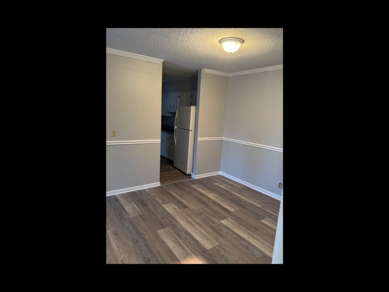 Building Photo - 515 Basswood Ave