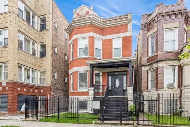 Primary Photo - 1422 S Avers Ave
