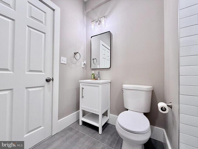 Building Photo - 610 Raleigh Pl SE