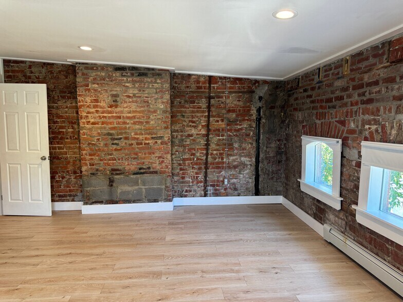 Another large bedroom - 427 Klotter Ave