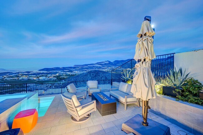 Building Photo - Amazing Golf Course and Las Vegas Valley V...
