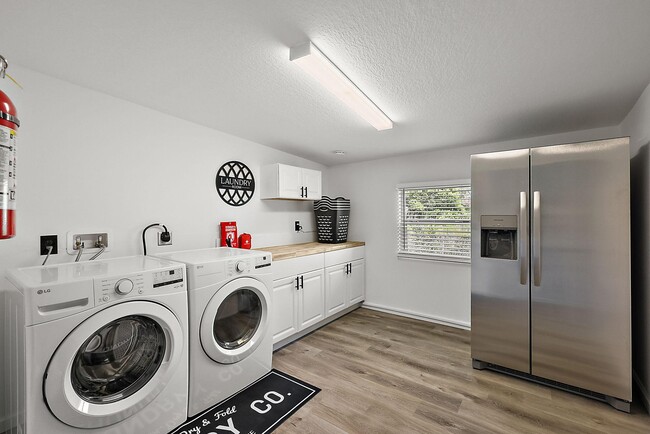 Building Photo - 2232 Sunnyview Dr