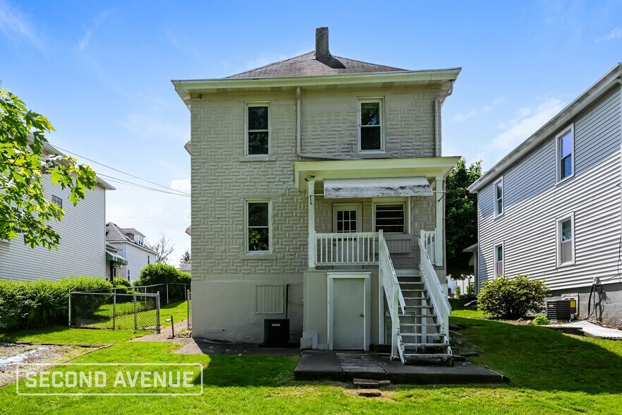 Building Photo - 236 Grace Ave