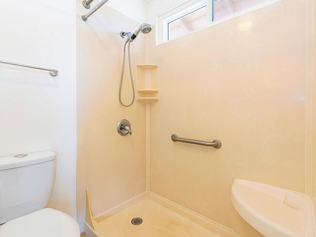 Building Photo - Pet Friendly in Kailua - Enchanted Lakes!