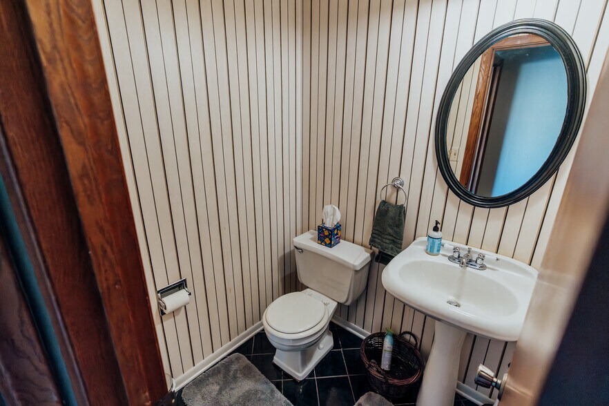 Building Photo - 2042 Louisiana Ave S