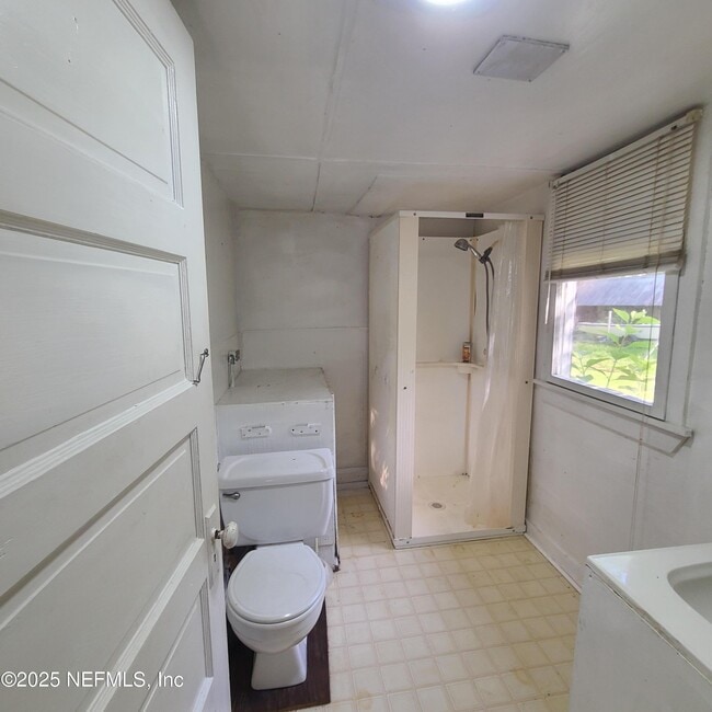 Building Photo - 1420 Lake Disston Dr