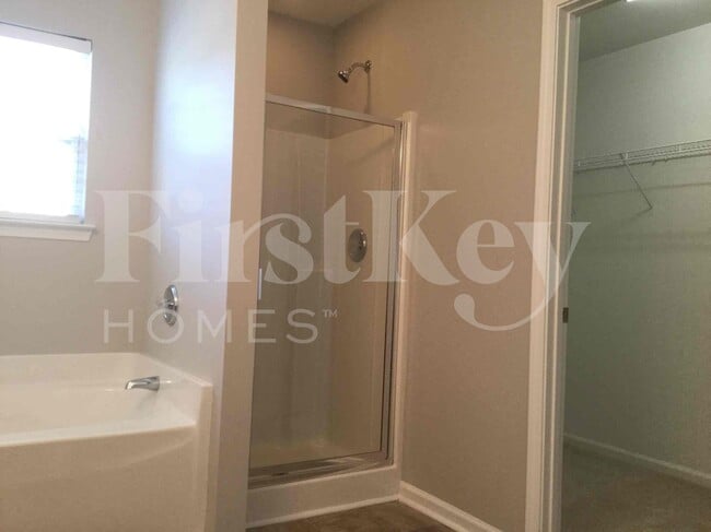 Building Photo - 1020 Brook Valley Run