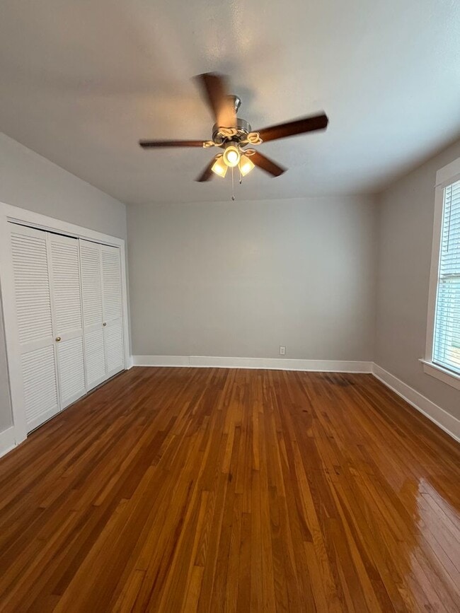 Building Photo - Stylish 2/2 Bungalow with Modern Kitchen & Spacious Backyard