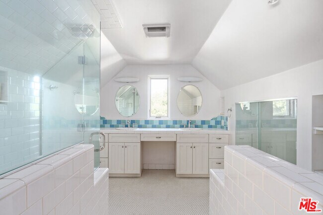 Building Photo - 3705 Fredonia Dr