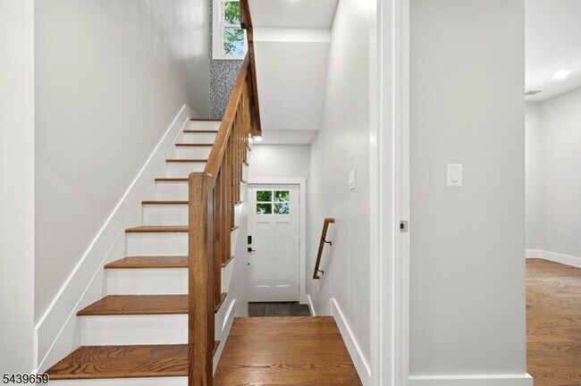 Building Photo - 40 Jardine Rd