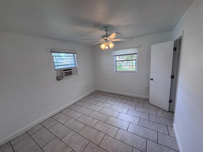 Building Photo - 2131 Washington St NE