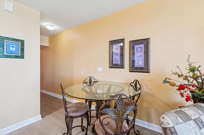 Building Photo - 9900 S Thomas Dr