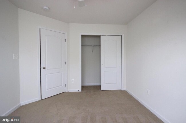 Building Photo - 43125 Shore Square