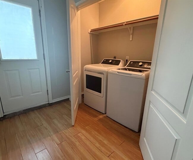 Building Photo - 414 Summit Ridge Dr N