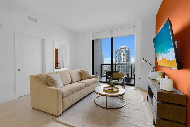 Building Photo - 601 NE 1st Ave