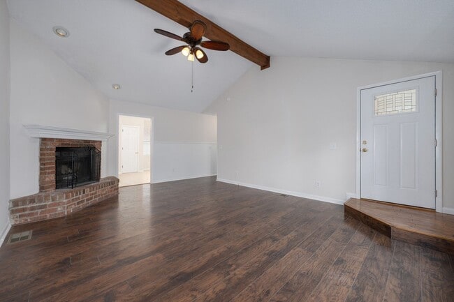 Building Photo - 3 Bedrooms with Full Basement on Corner Lot!