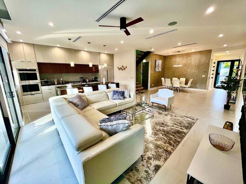 Building Photo - 1620 NE 6th St