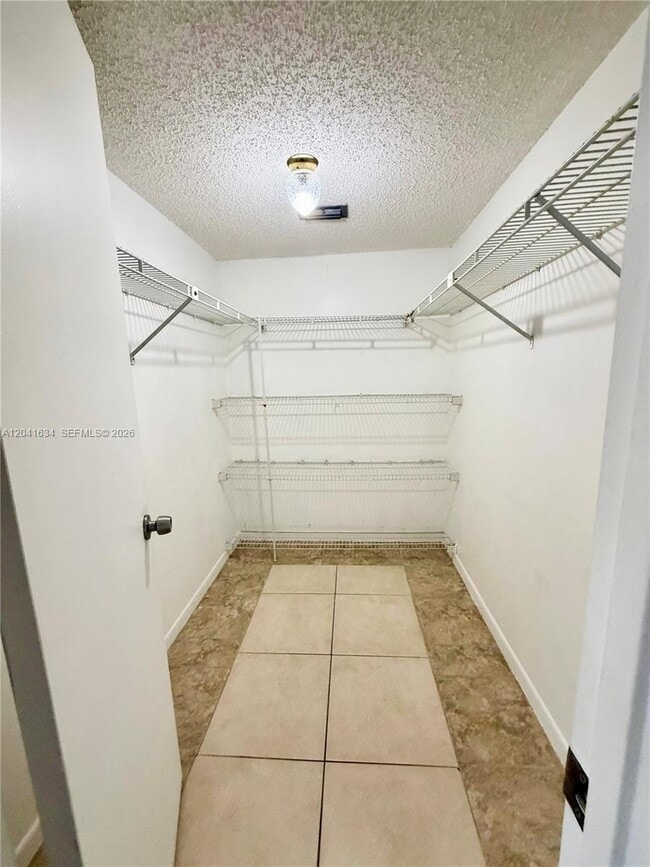 Building Photo - 7137 Golf Colony Ct