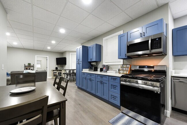 Building Photo - 153 Labelle St