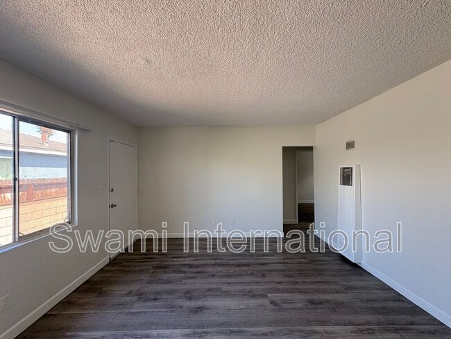 Building Photo - 21612 Berendo Ave