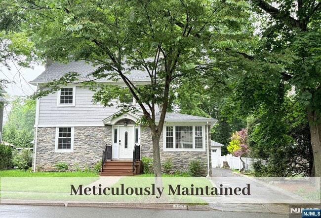 Building Photo - 727 Ackerman Ave