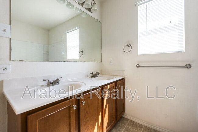 Building Photo - 335 Cedron Chase