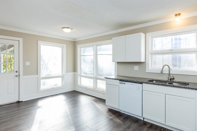 Building Photo - 624 Short Spoon Cir