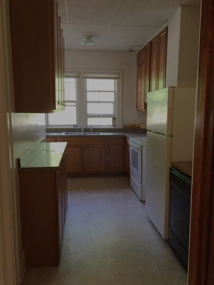 Building Photo - 415 9th St S