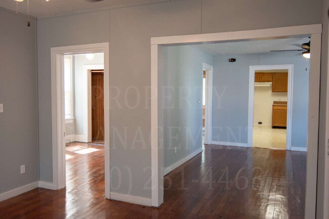 Building Photo - Charming 2-Bedroom Home
