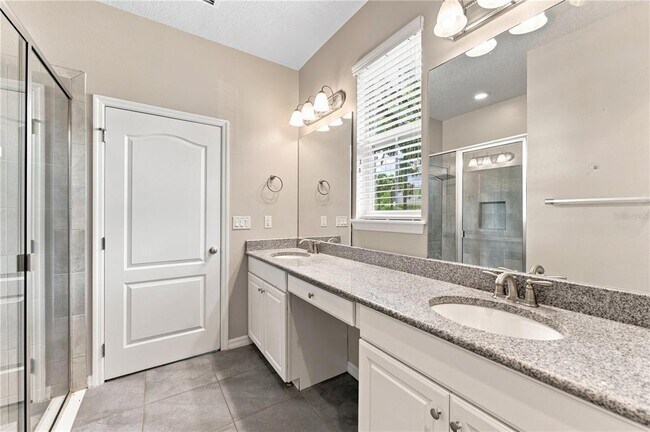 Building Photo - 17013 Vilesta Dr