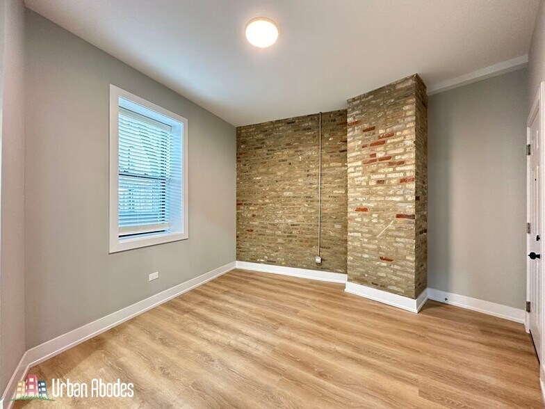 Building Photo - 423 W Belden Ave