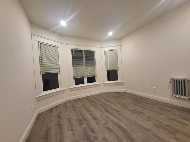 Building Photo - 1026-1030 Pine Street