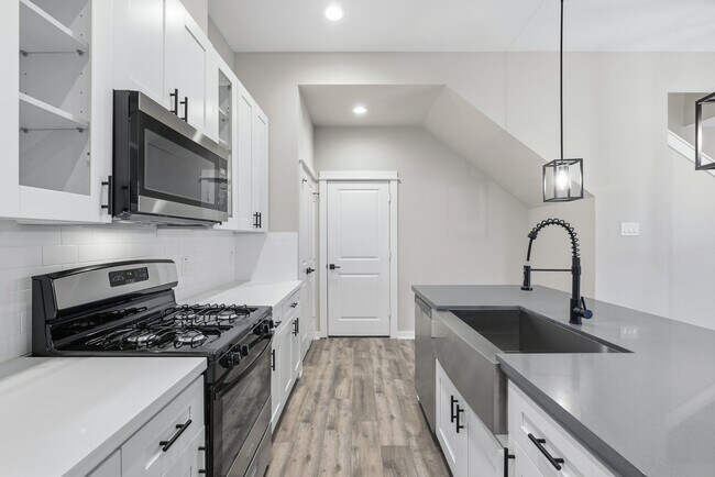 Building Photo - 411 Stonework Garden Ln