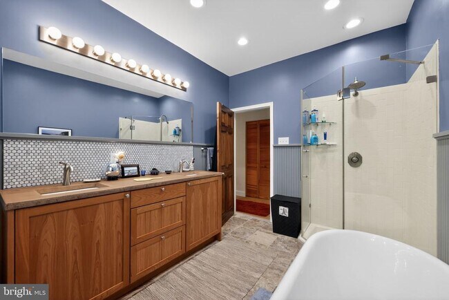 Building Photo - 2100 E Dauphin St