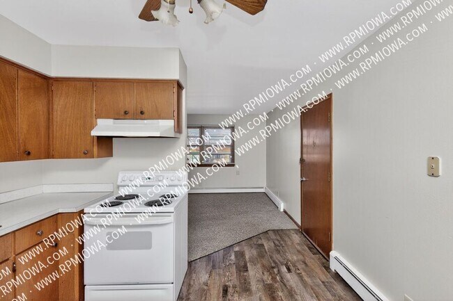 Building Photo - 312 E 5th St