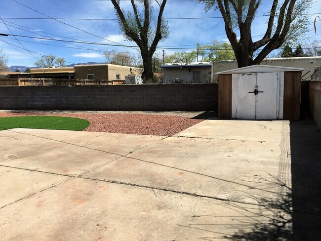 Building Photo - 2 Bed 1.5 Bath | Single Story | Nob Hill L...