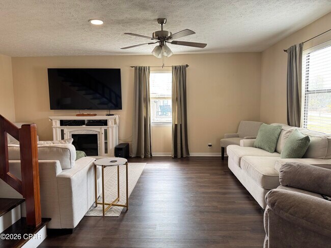 Building Photo - 1416 N Gray Ave