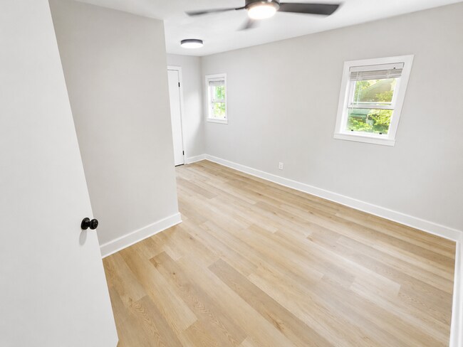 Building Photo - 303 Barder Ave