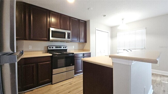 Building Photo - 12706 Somerset Oaks St