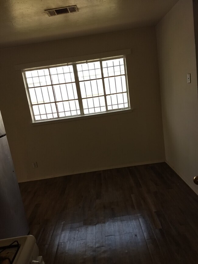 Building Photo - 920 Gardenia St