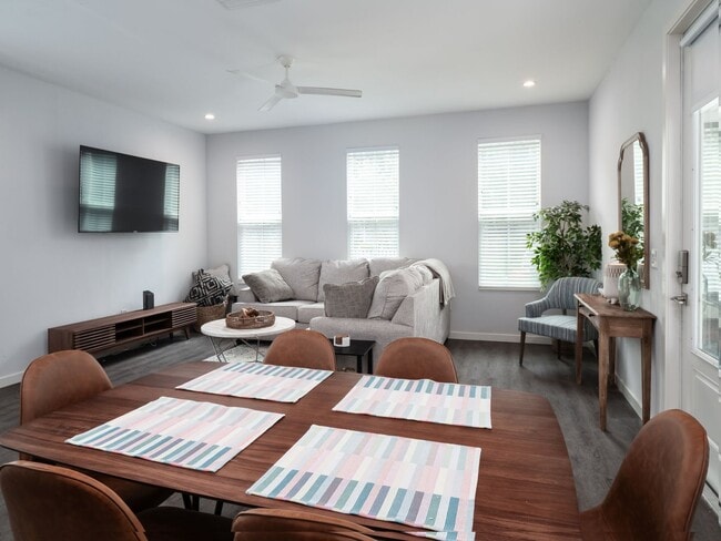 Building Photo - 4 Bedroom, 4 Bathroom House