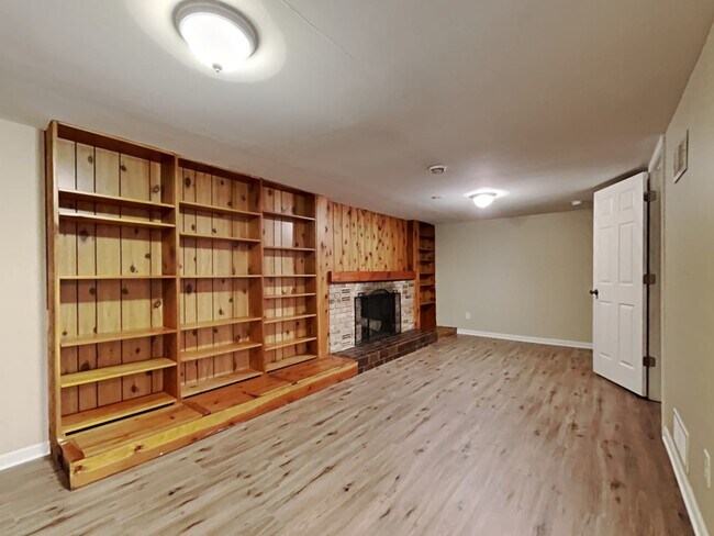 Building Photo - 2551 Charlotte St