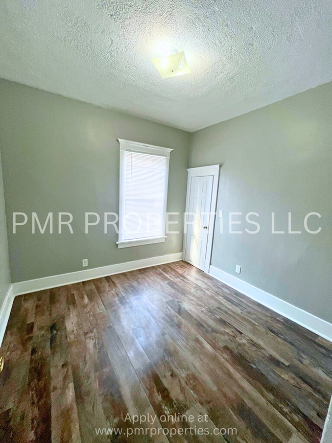 Building Photo - 3 Bedrooms/1 Bathroom House