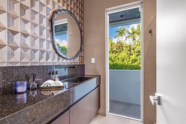 Building Photo - 285 W Mashta Dr