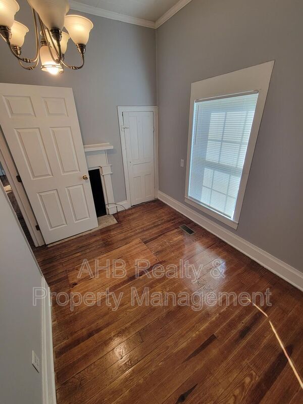 Building Photo - 1013 Attica St