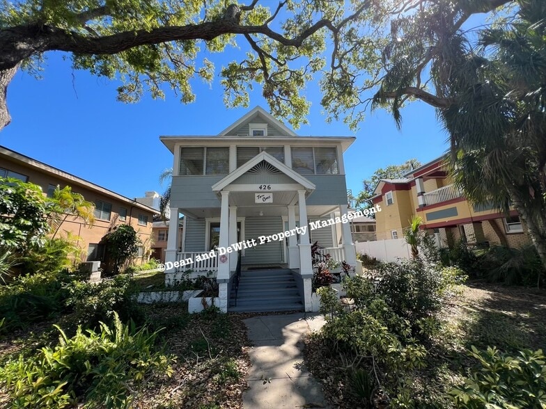 Building Photo - 2 Bed/1 Bath - Unit 1