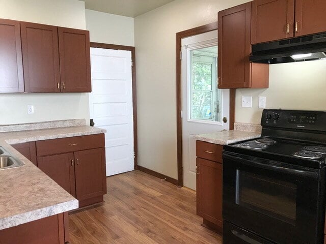 Building Photo - 3 Bedroom Home with Bonus Room - Available September 1st
