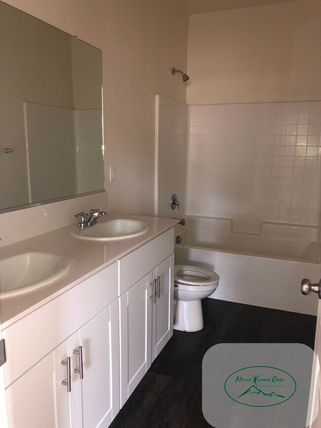 Building Photo - Appointment Only Do Not Disturb Occupants. Apply Now to Schedule Viewing.