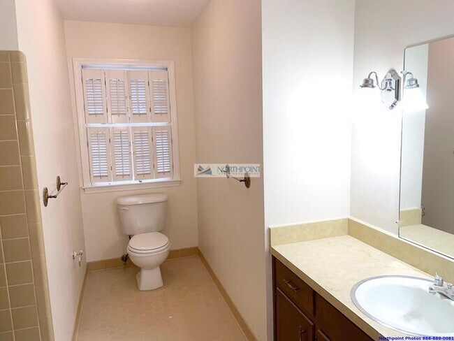 Building Photo - 5BR 3.5BA Stunning Home w/ Kitchen Suite • Garage + Carport in Marietta