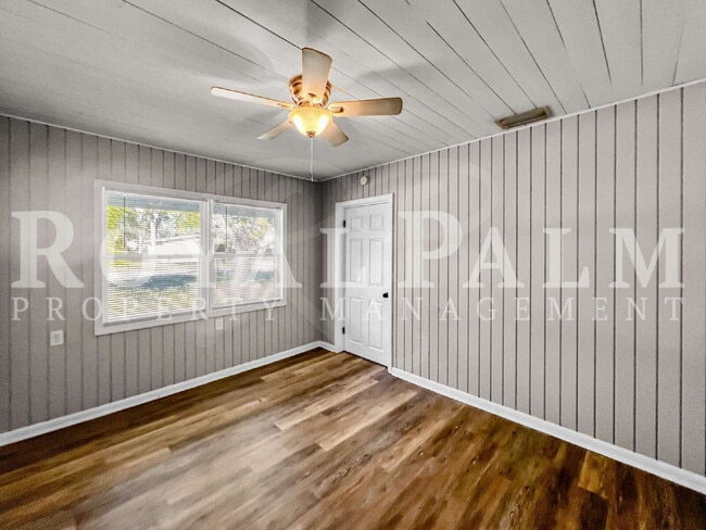 Building Photo - 1918 Grace Ave